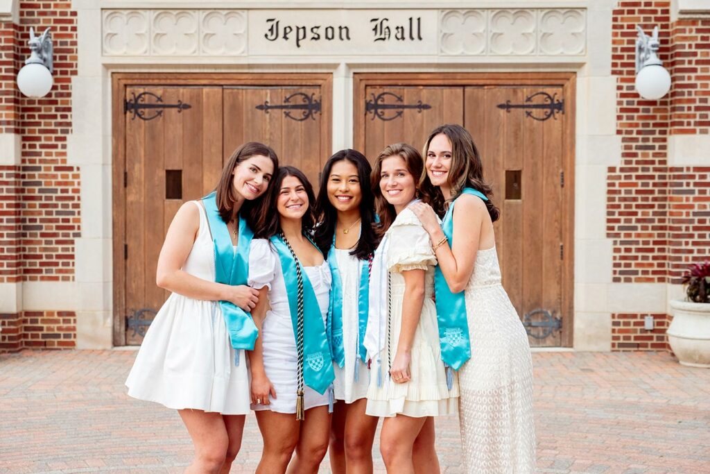 Best Friends Graduation Pictures at the University or Richmond